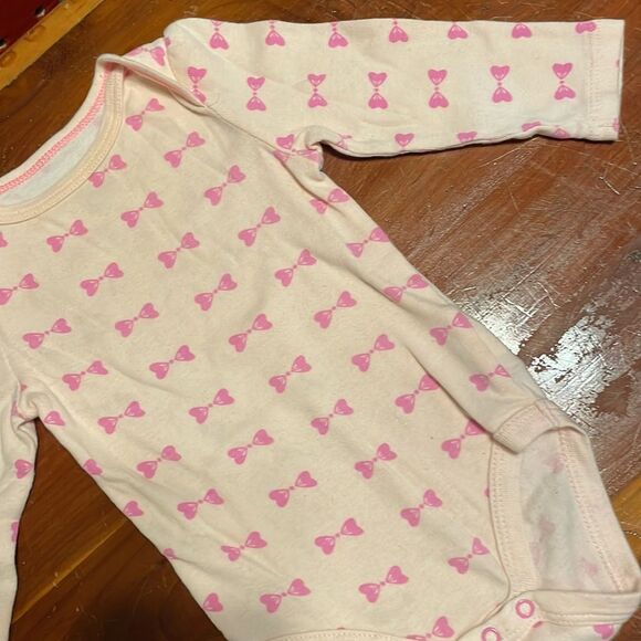 NWOT 6-9 month Cat & Jack long sleeve pink w/pink bow graphics body suit/onesie - Picture 5 of 16